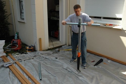 Photo de la mise en place de vis de fondation