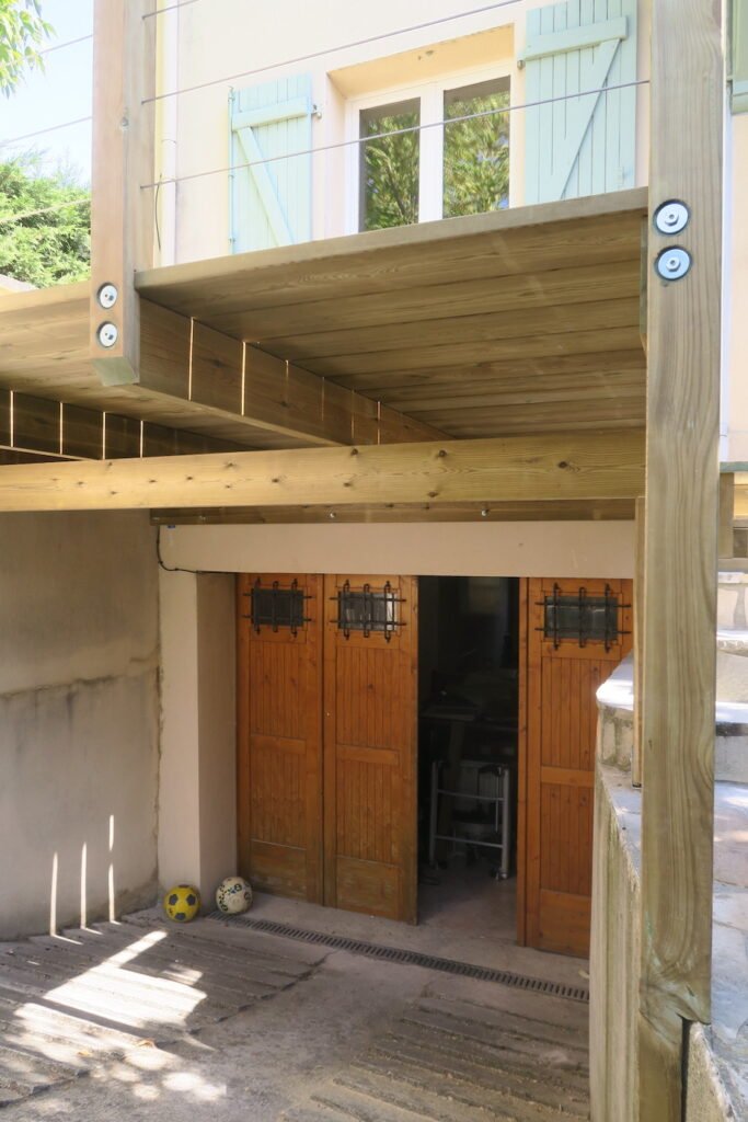 Photo du dessous de la terrasse