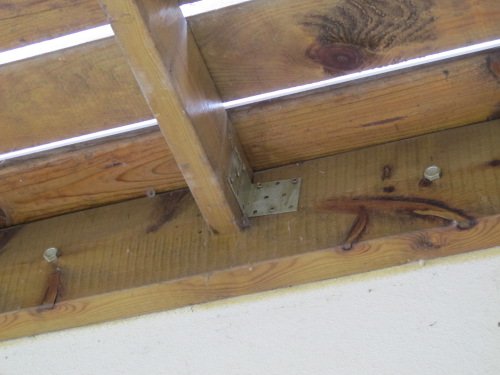 terrasse bois sur pilotis mal conçue