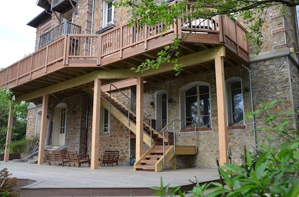 Terrasse en hauteur sur poteaux